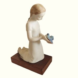 CYBIS First Flight Girl With Blue Bird Kneeling 1963 by Patricia Eakins VTG